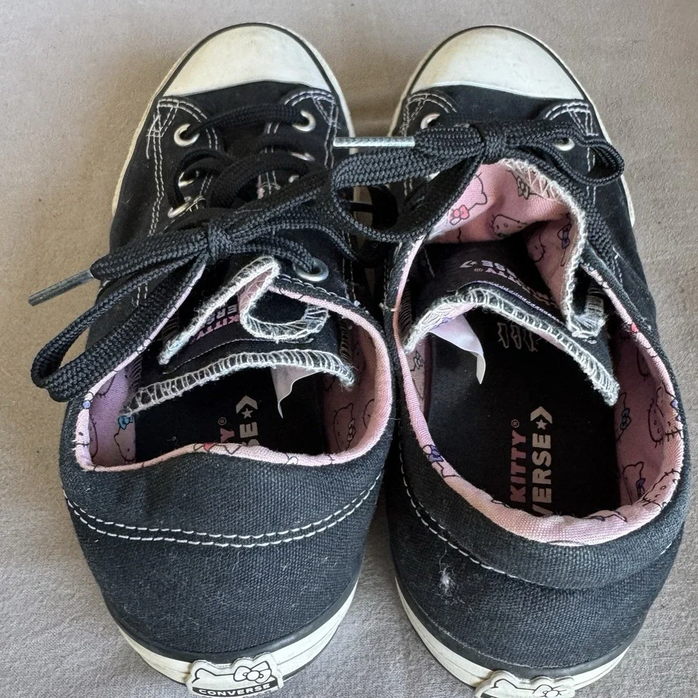 Size 4 - Converse Hello Kitty Chuck Taylor All Star Madison Ox Low Top Junior